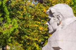 Скульптура на территории Скульптура на территории