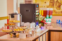 Обеденный зал Гранат