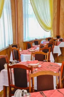 Обеденный зал в главном корпусе
