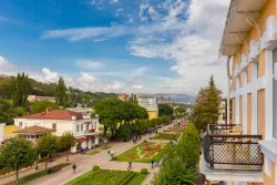 Вид из окна на Курортный бульвар Вид из окна на Курортный бульвар