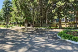 Аллея с лавками Аллея с лавками