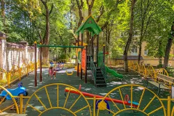 Детская площадка на территории Детская площадка на территории