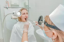 Осморт врача отоларинголога