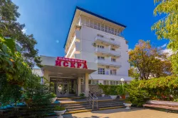 Фасад пансионата "Искра"