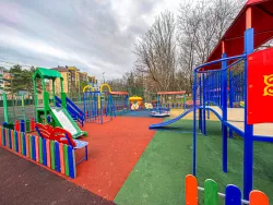 Детская площадка на территории Детская площадка на территории