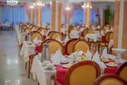 Обеденый зал Обеденый зал