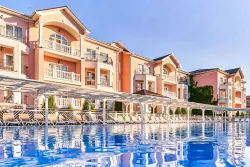 Открытый бассейн в отеле «Alean Family Riviera» в г Анапа - фотография