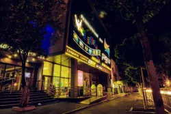 Территория кинотеатра