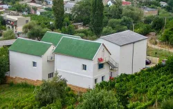 Корпус на территории