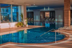 Крытый бассейн