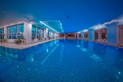 Крытый бассейн