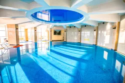 Крытый бассейн