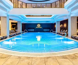 Крытый бассейн