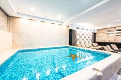 Крытый бассейн