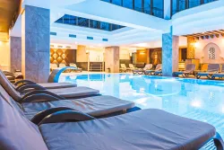 Крытый бассейн