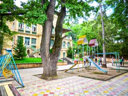 Детская площадка на территории