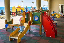 Детские площадки на территории