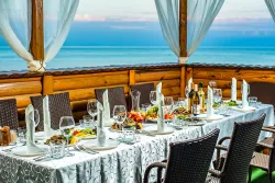 Летнее кафе у моря