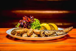 Летнее кафе у моря