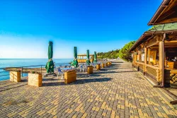 Летнее кафе у моря