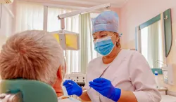 Стоматолог