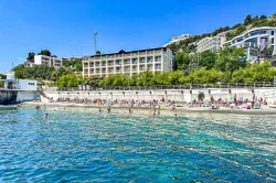 Пляж на территории