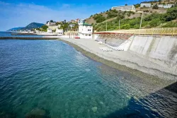 Пляж на территории