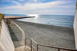 Пляж на территории