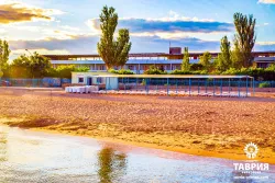 Пляж на территории