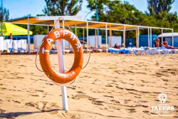 Пляж на территории