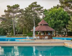 Бар у бассейна