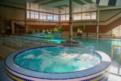 Закрытый бассейн