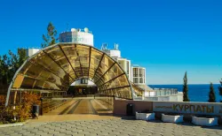 Вид из окон на территорию