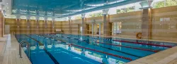Бассейн с подогревом и финской сауной